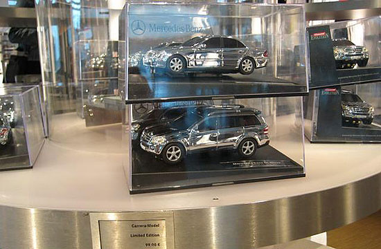 http://www.director-online.de/Slotcars/others/clubbilder/mercedes-museum-chrom-model.jpg