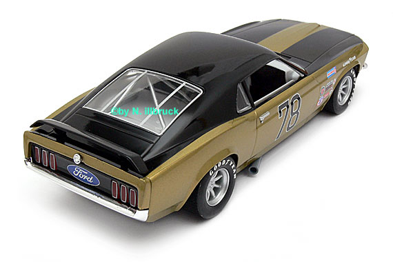 c2797 Scalextric Ford Boss 302 Mustang Gold/Black